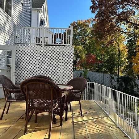 Room In Single Family House - Suburban Neighborhood In Boston Habitación foto