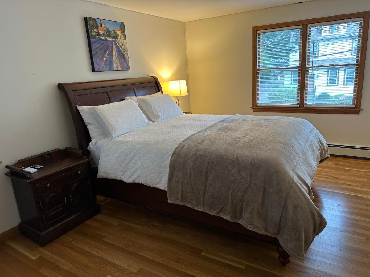 Room In Single Family House - Suburban Neighborhood In Boston Habitación foto